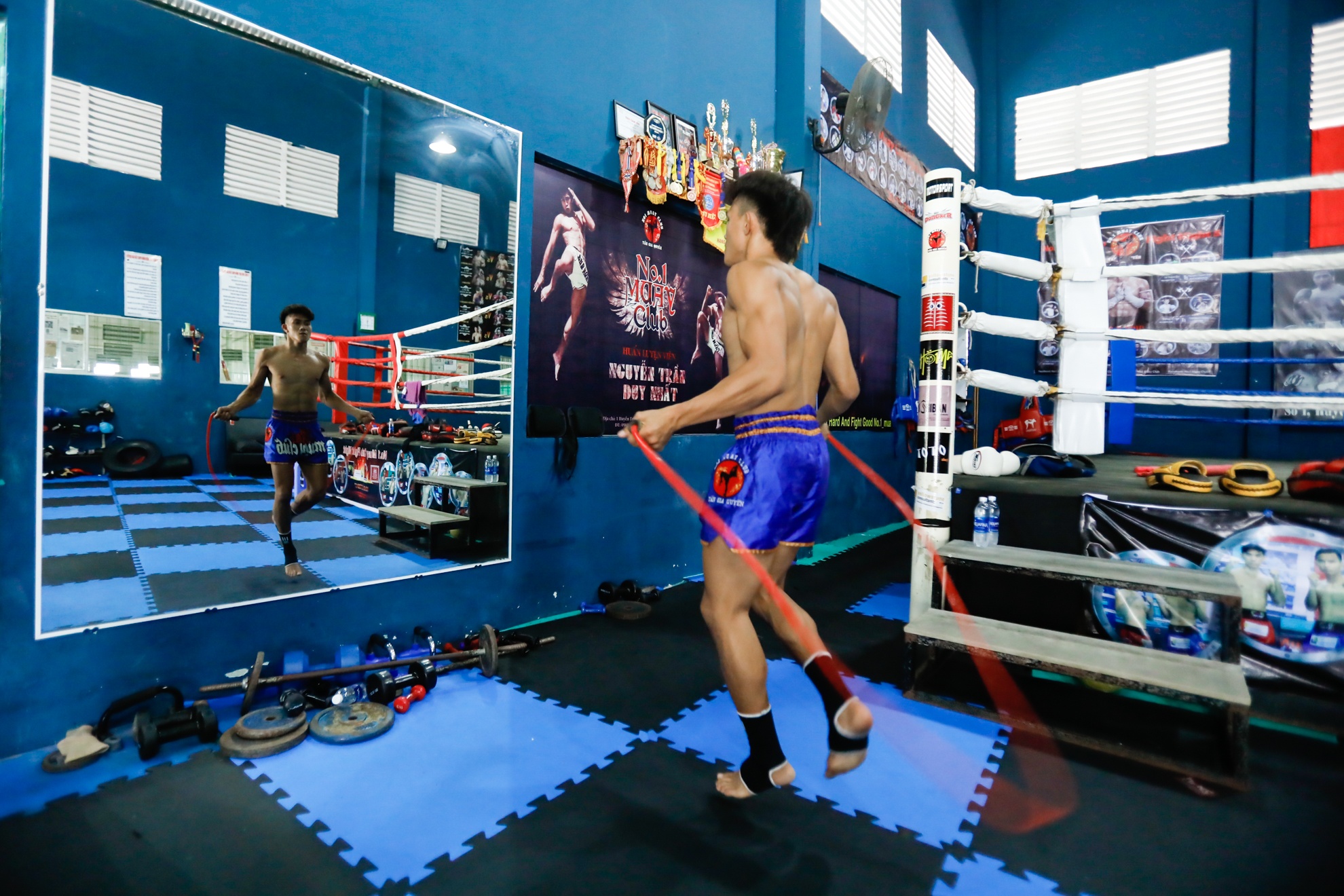 Vo si Muay Thai Duy Nhat: Quyet danh don bi mat cho tran chung ket va thang knock-out anh 5