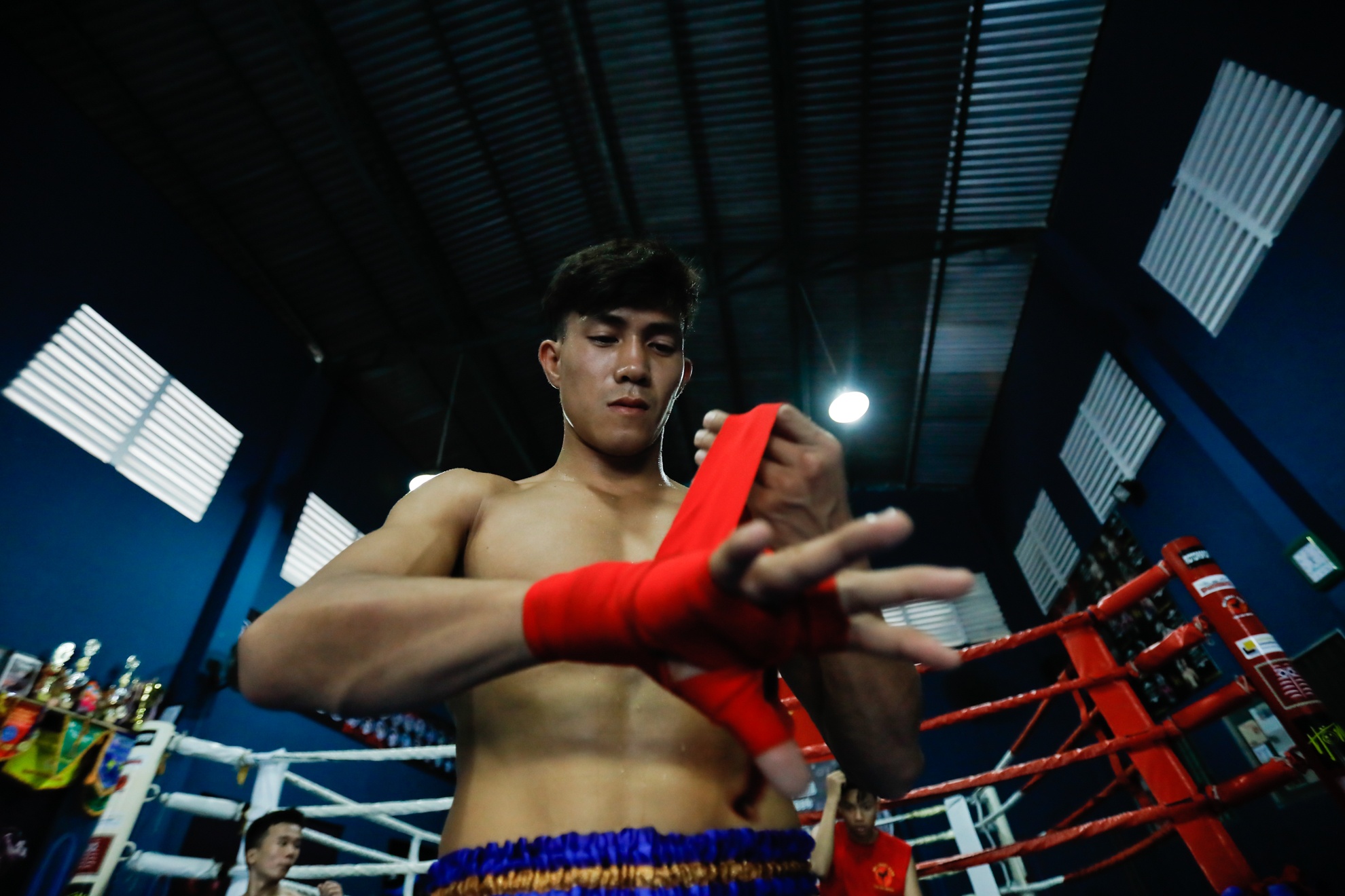 Vo si Muay Thai Duy Nhat: Quyet danh don bi mat cho tran chung ket va thang knock-out anh 4