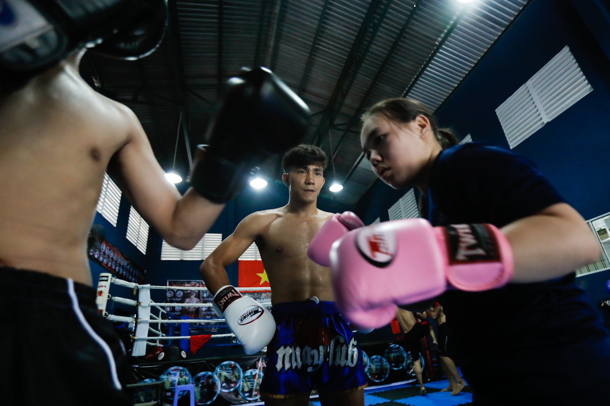 Vo si Muay Thai Duy Nhat: Quyet danh don bi mat cho tran chung ket va thang knock-out anh 14