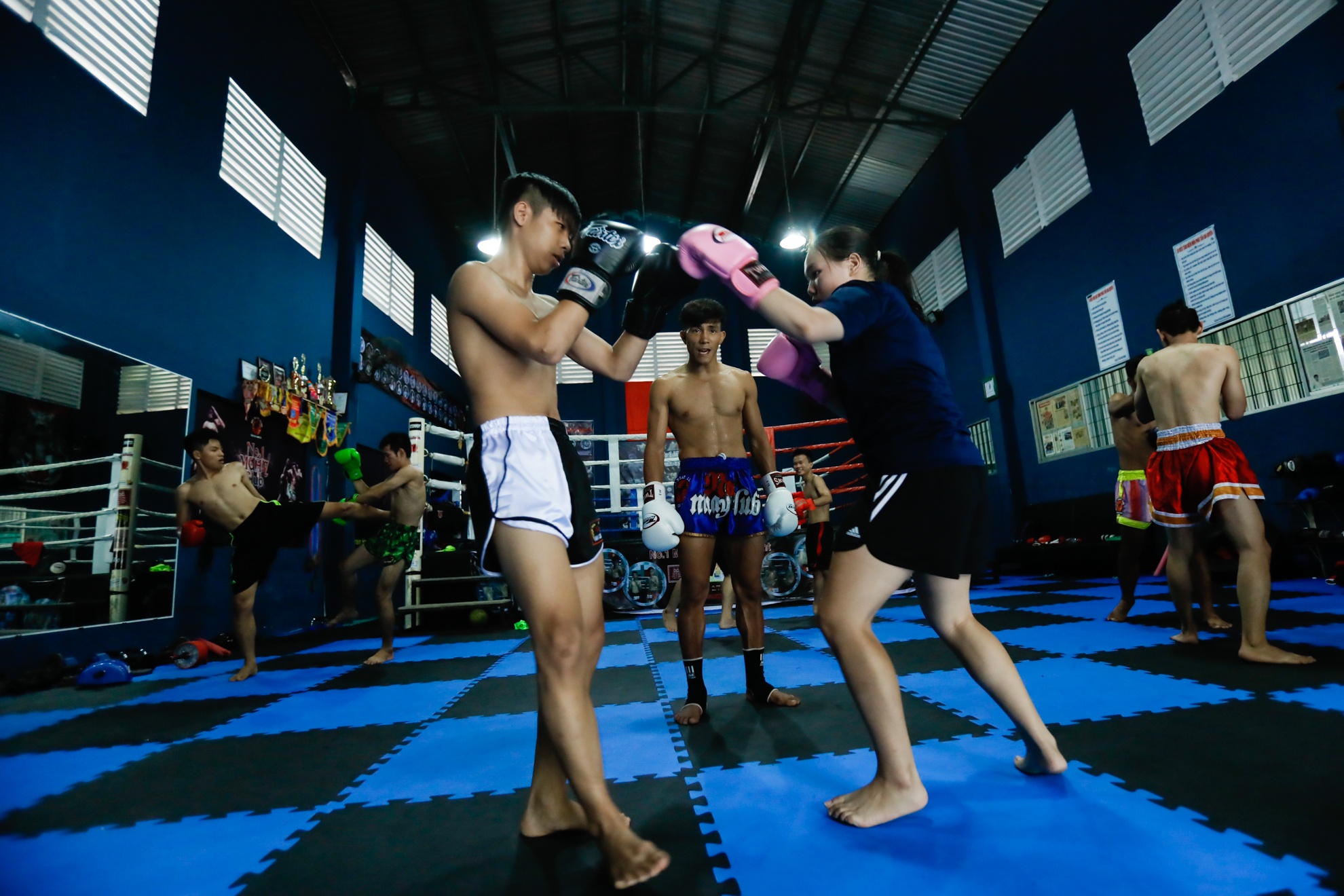 Vo si Muay Thai Duy Nhat: Quyet danh don bi mat cho tran chung ket va thang knock-out anh 15