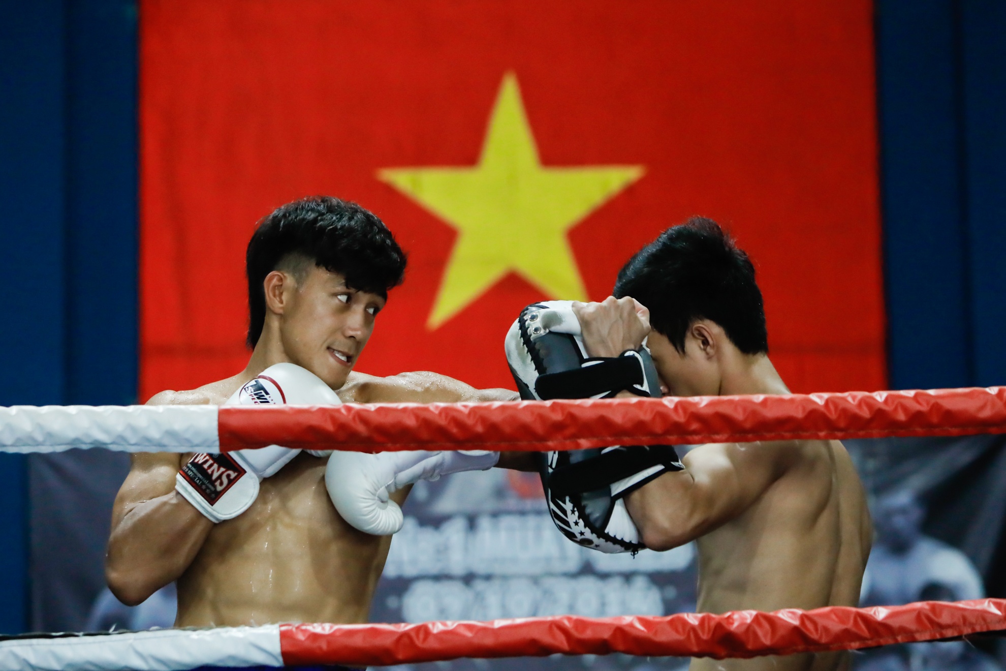 Vo si Muay Thai Duy Nhat: Quyet danh don bi mat cho tran chung ket va thang knock-out anh 13