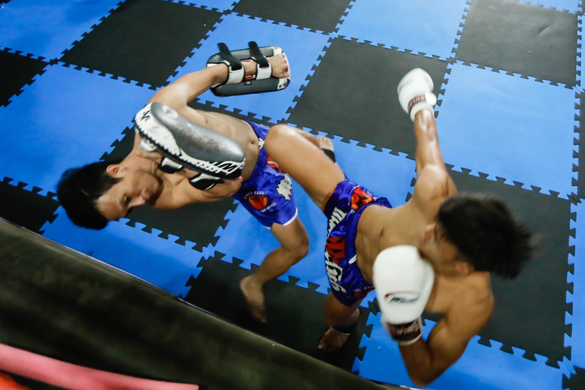 Vo si Muay Thai Duy Nhat: Quyet danh don bi mat cho tran chung ket va thang knock-out anh 10