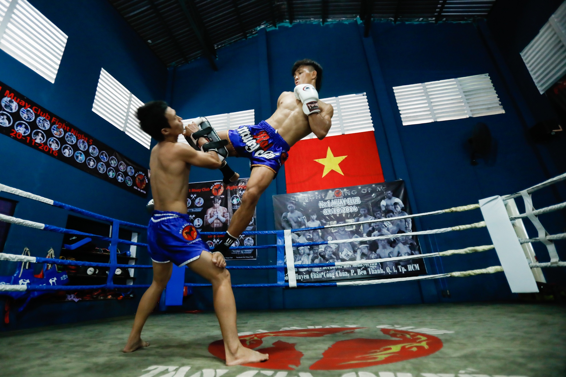 Vo si Muay Thai Duy Nhat: Quyet danh don bi mat cho tran chung ket va thang knock-out anh 2