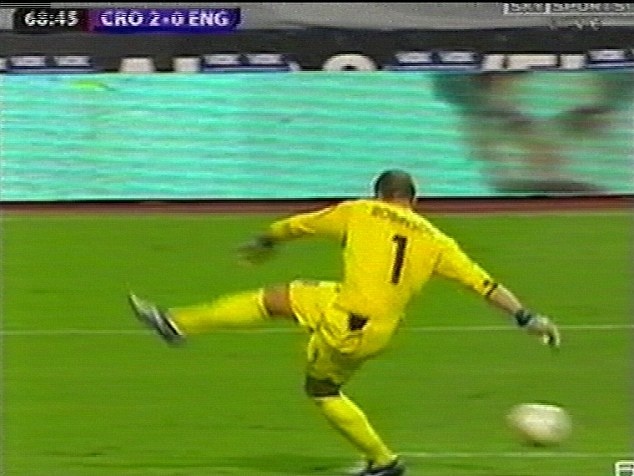 Pha phan luoi hai huoc cua thu thanh Paul Robinson hinh anh