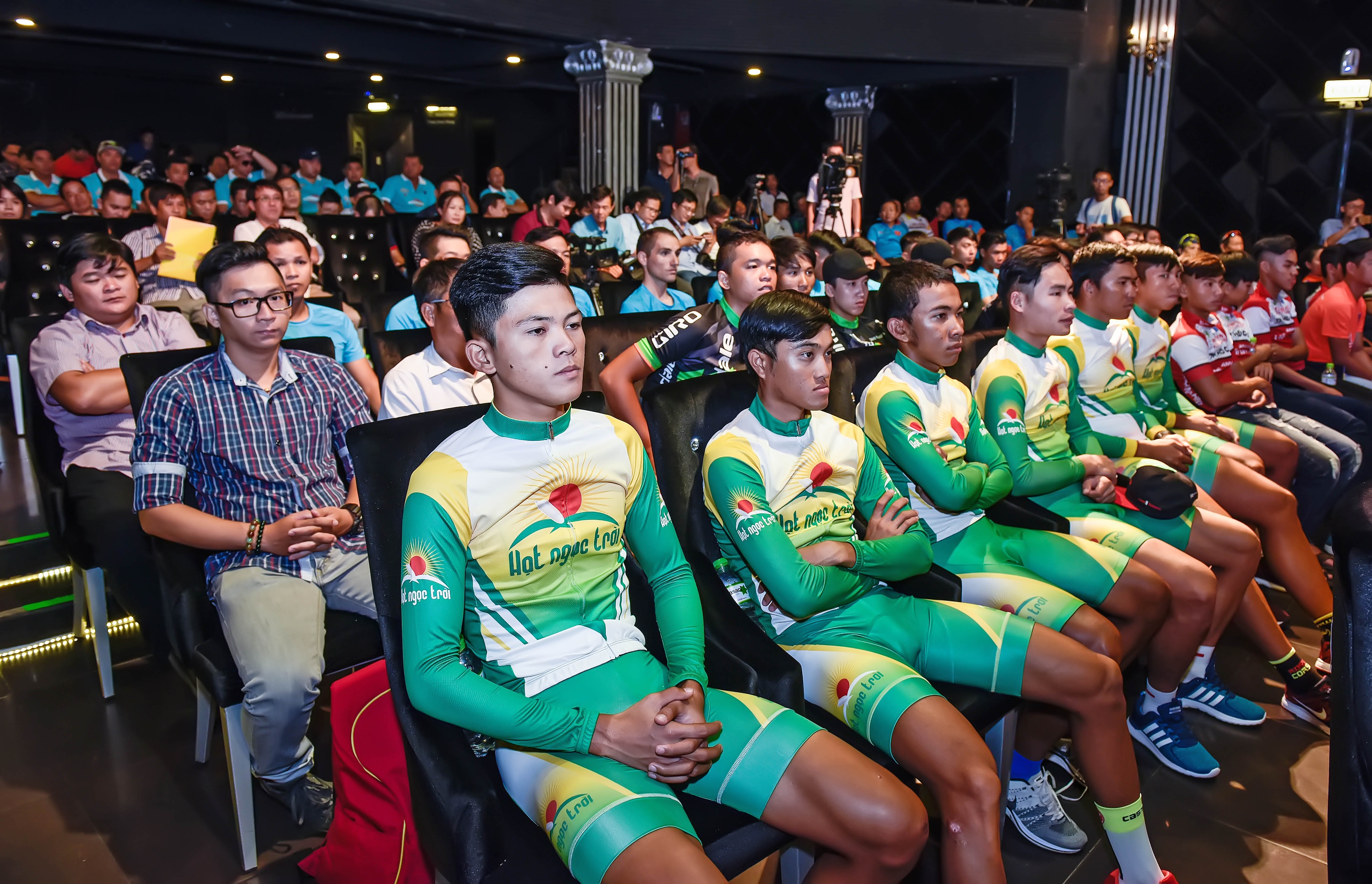 Mưa tiền thưởng ở giải đua xe đạp quốc tế 2017 ảnh 1 Mua tien thuong o giai dua xe dap quoc te 2017 anh 1