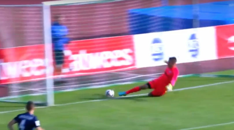 Pha dot luoi hai huoc nhat lich su bong da hinh anh