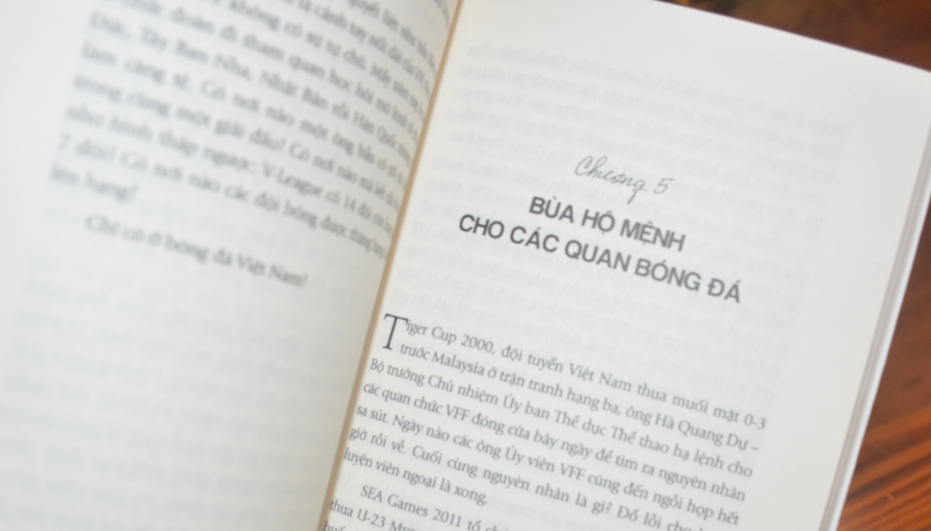 'Tran trui bong da Viet': Thong diep danh thep danh thuc nhung nha lam bong da anh 2