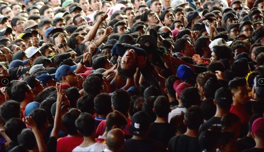 Hon loan canh mua ve xem chung ket Malaysia gap Thai Lan hinh anh