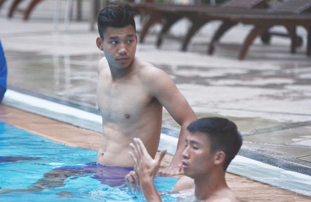 'Cau thu Viet Nam co the hinh luc luong hon Campuchia' anh 1