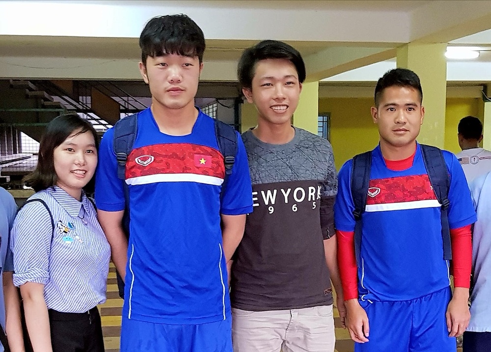 Fan nu doi mua,  cho 5 tieng vi Cong Phuong anh 3