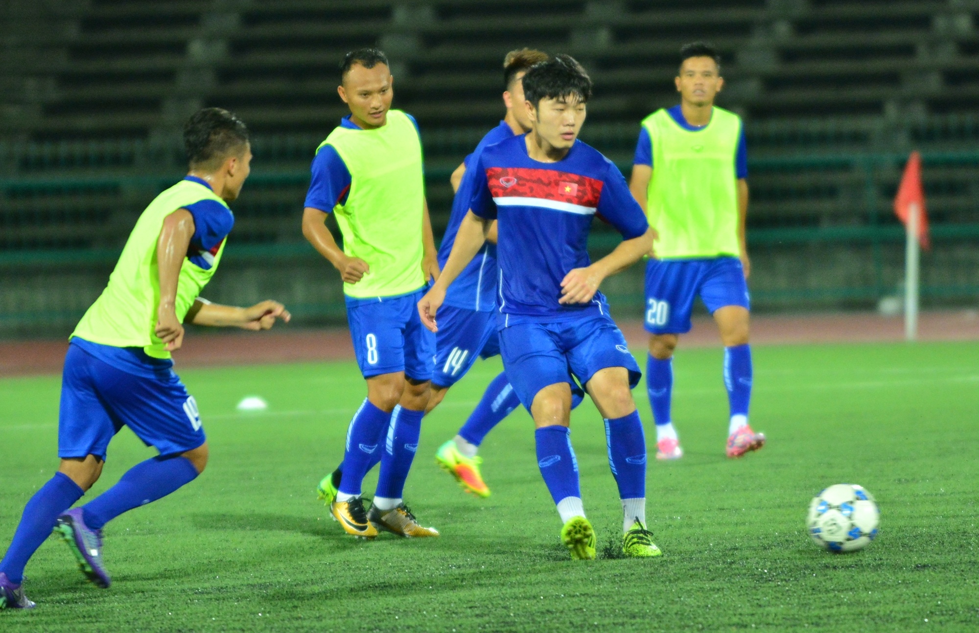 HLV tuyen Viet Nam an tam va diem yeu doi nha truoc gio G anh 2