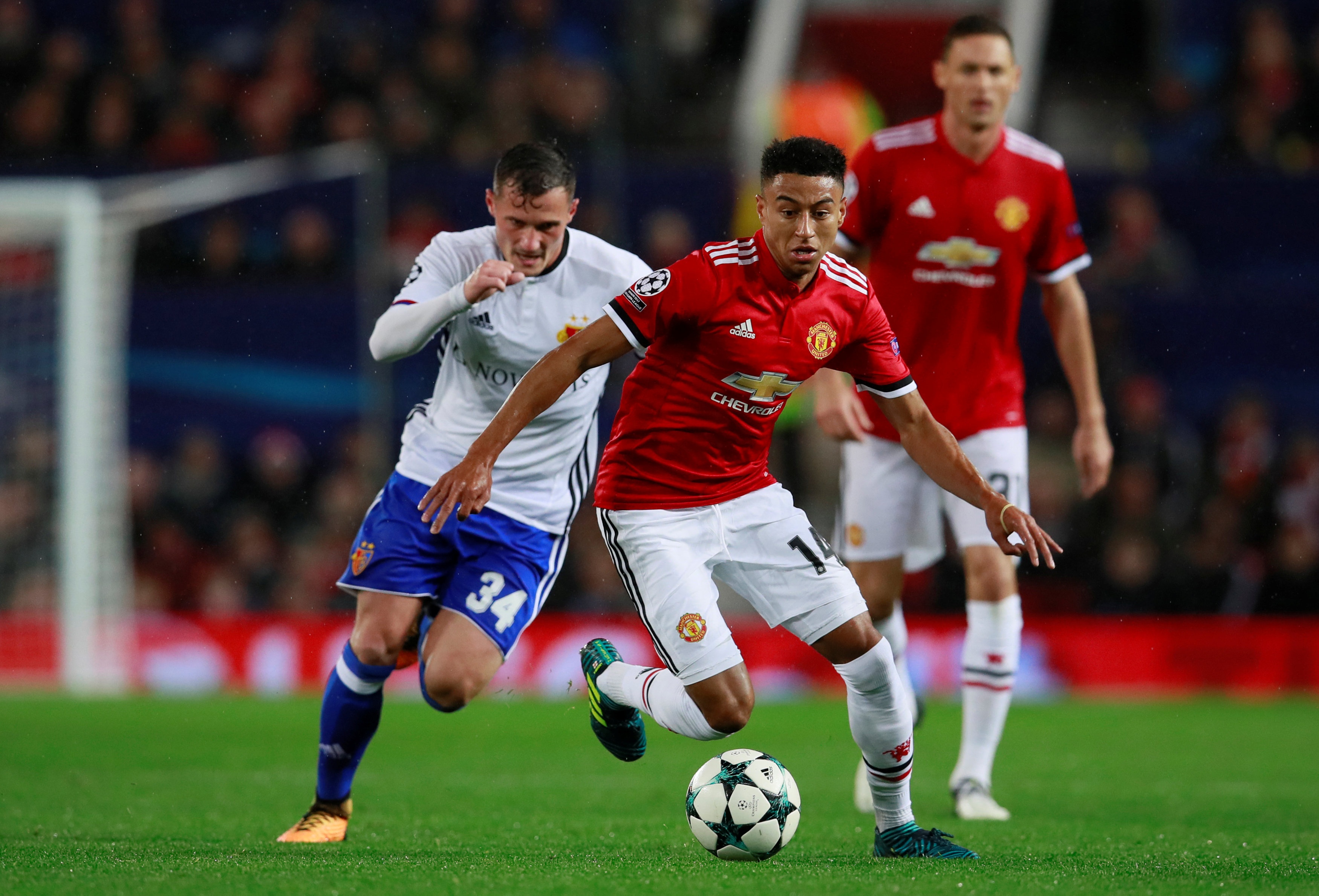 Mourinho mang cau thu da bong nhu choi Playstation anh 2