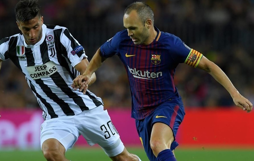 Messi xuat sac, nhung vinh quang thuoc ve Iniesta hinh anh