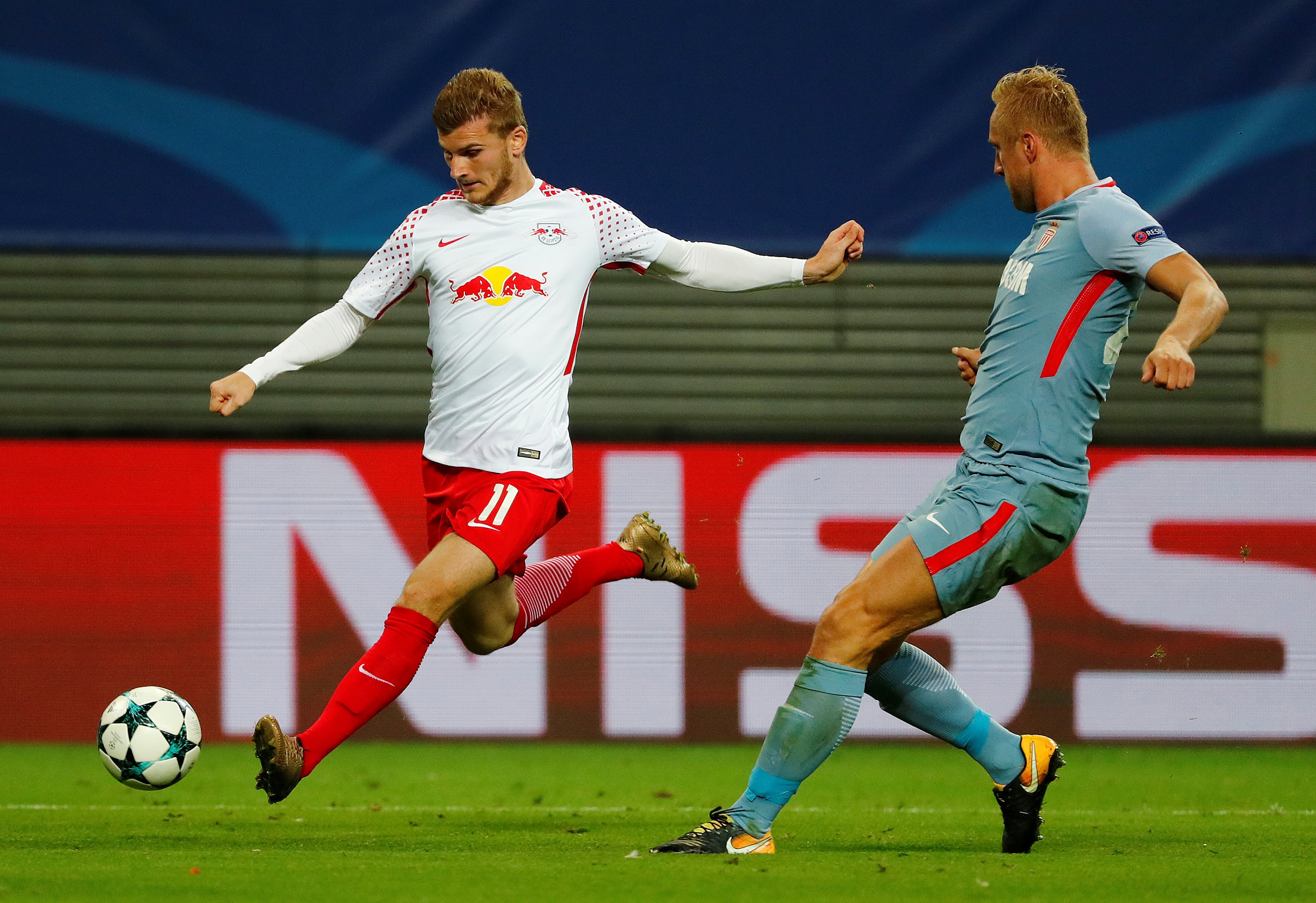 Pha but toc kinh hoang cua trung phong Timo Werner truoc Hamburg hinh anh