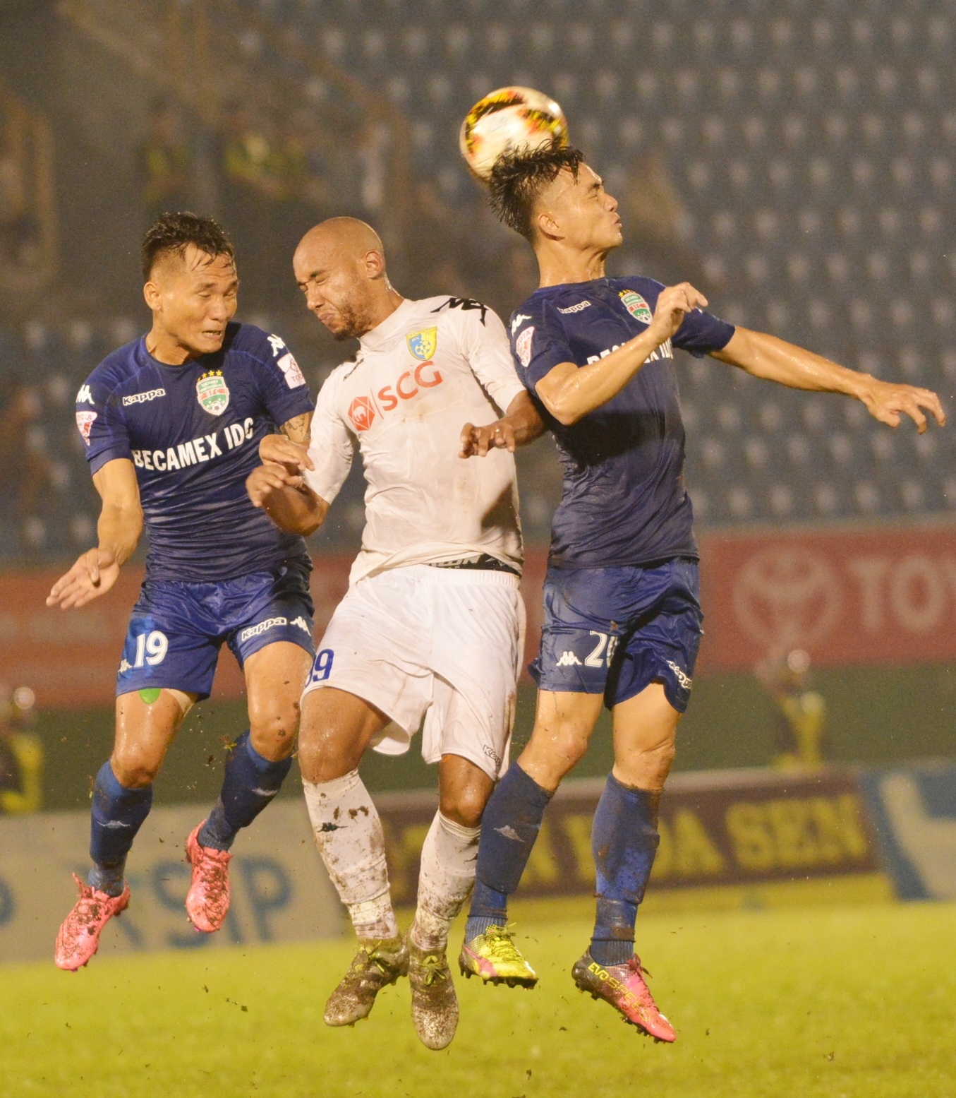 Binh Duong vs Ha Noi anh 6