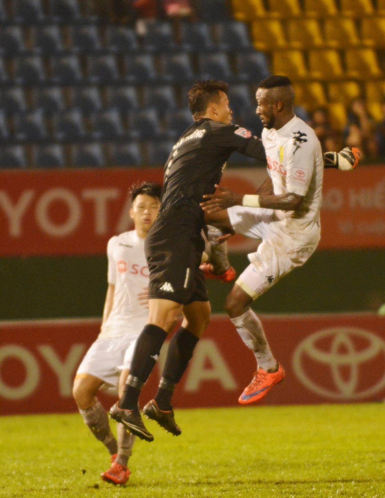 Binh Duong vs Ha Noi anh 3