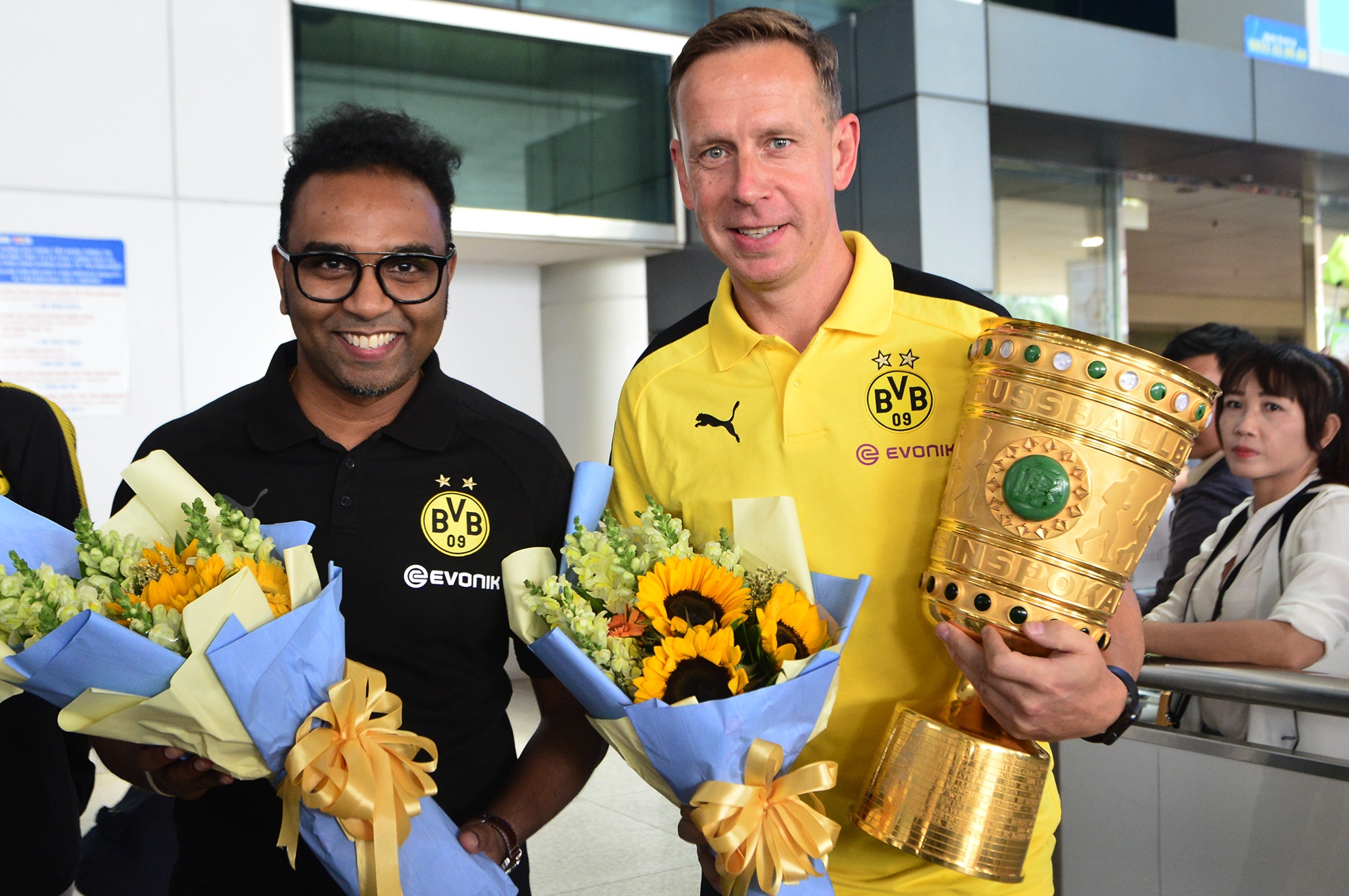 Huyen thoai Dortmund an tuong truoc su chao don cua fan Viet hinh anh