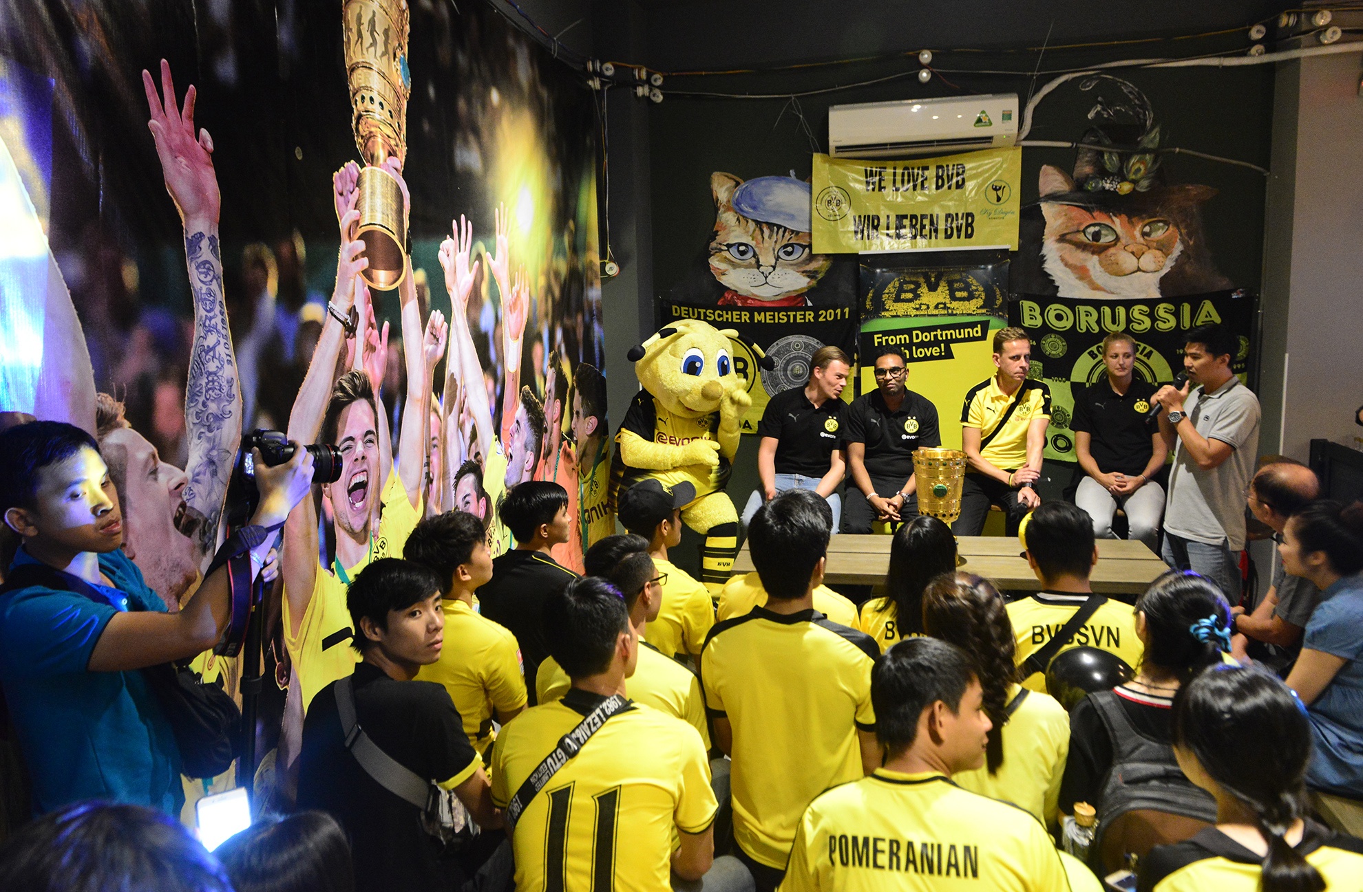 Dortmund cham toi trai tim fan Viet anh 1