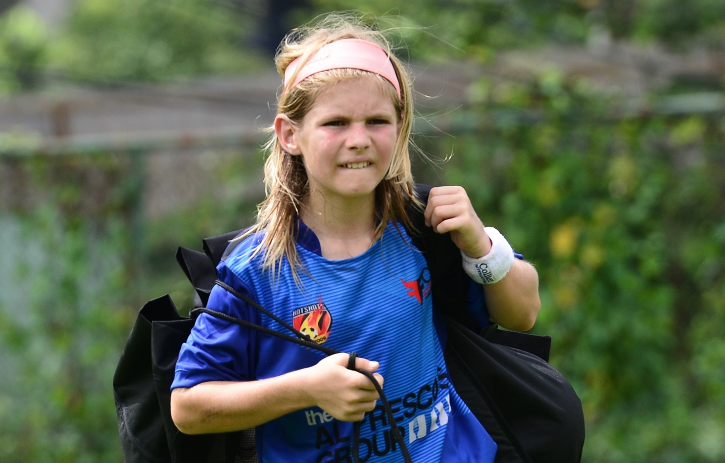 Cau thu bi nham la con gai trong buoi tap voi huyen thoai Dortmund hinh anh