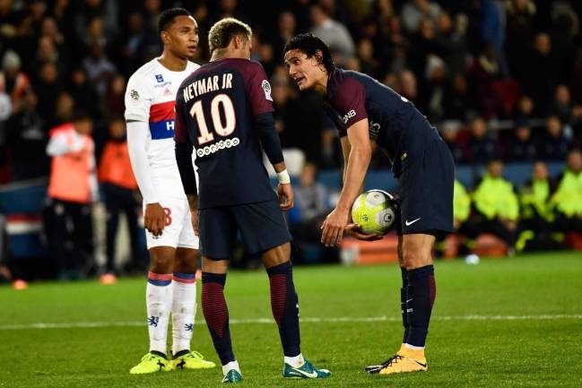 PSG trả 1 triệu euro để Cavani nhường quyền sút phạt đền cho Neymar ảnh 1 PSG tra 1 trieu euro de Cavani nhuong quyen sut phat den cho Neymar anh 1