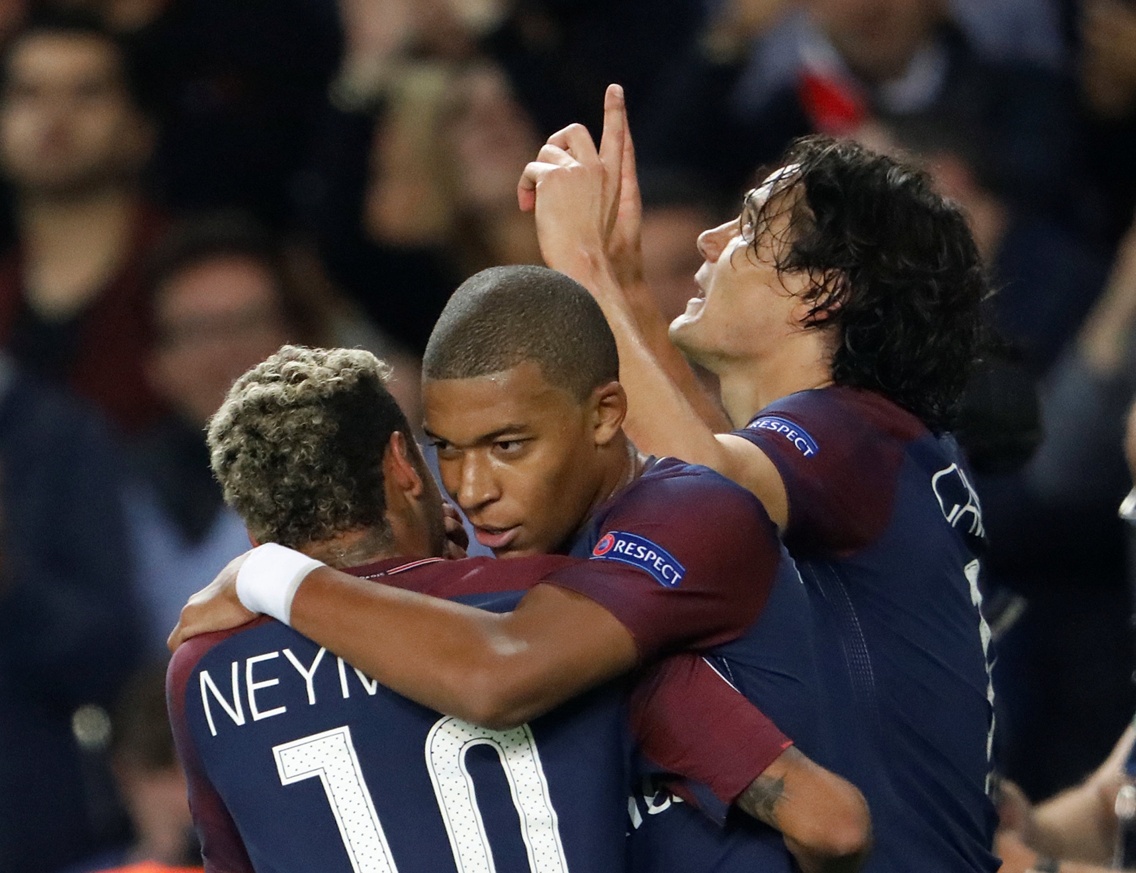 Mbappe lung linh giua vong xoay quyen luc o PSG hinh anh