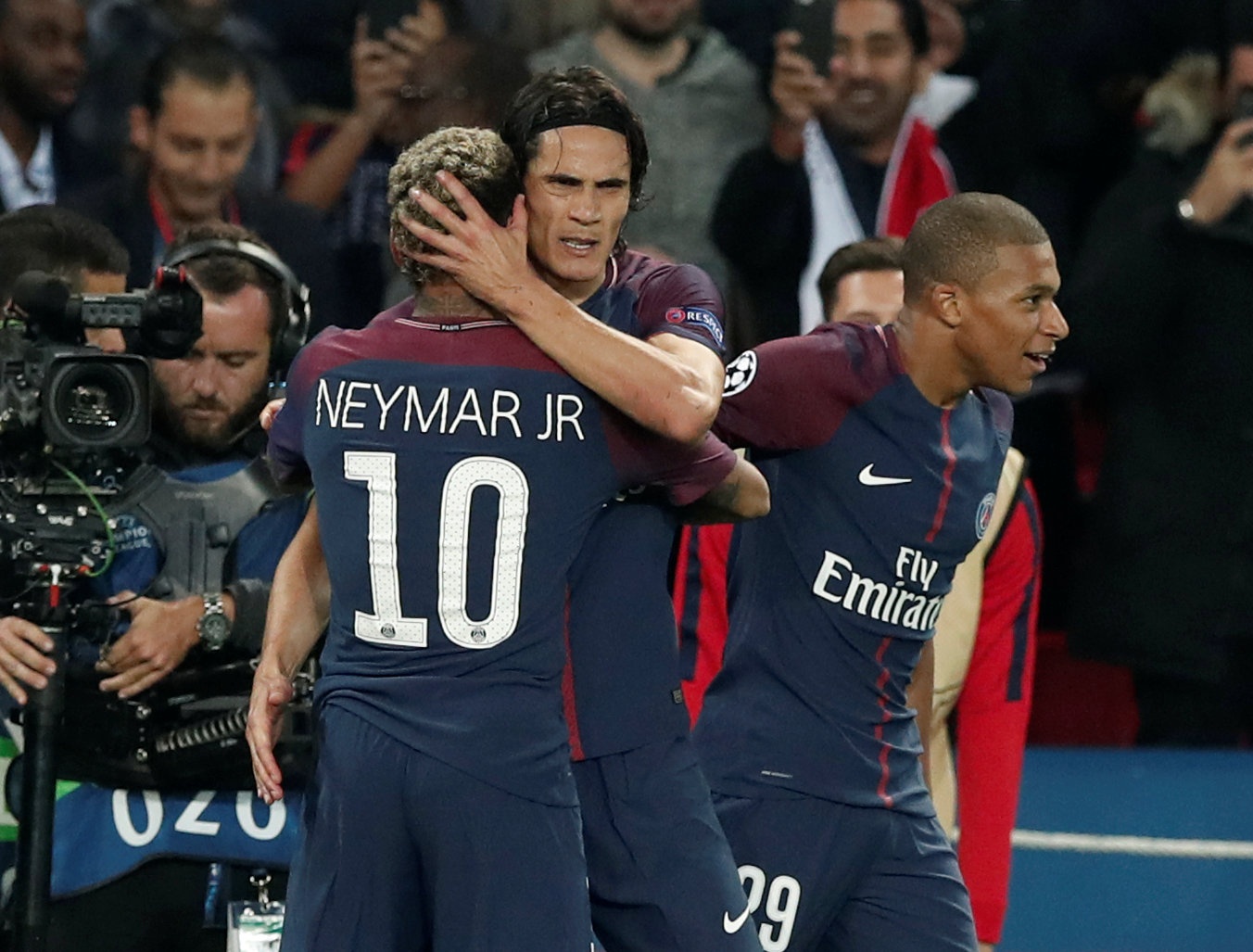 Mbappe dang khien Cavani va Neymar anh 2