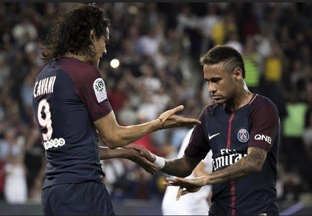 Neymar va Cavani danh lua khan gia, song ngam chua yen hinh anh