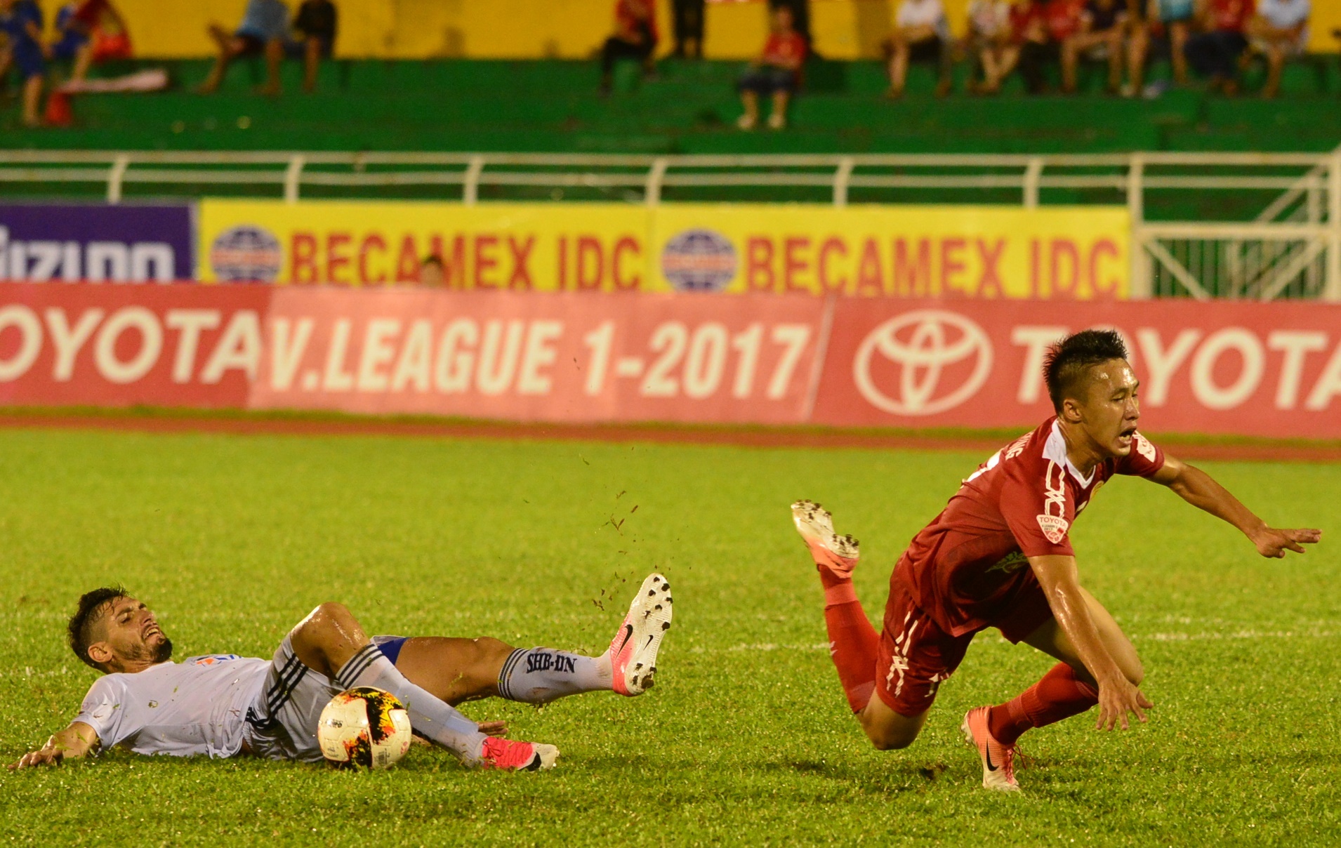 Le Huynh Duc: Trong tai noi hay ngoai o73V.League cung the anh 2