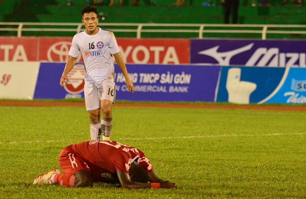 Huynh Duc buc xuc ve cong tac trong tai anh 8