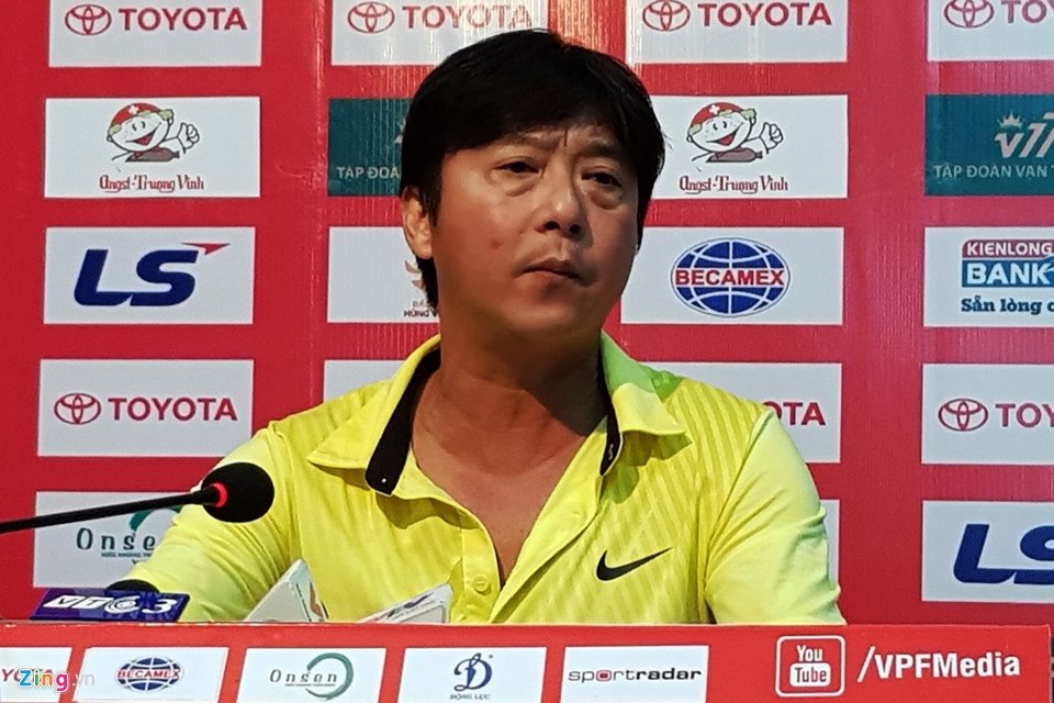 Le Huynh Duc: Trong tai noi hay ngoai o73V.League cung the anh 1