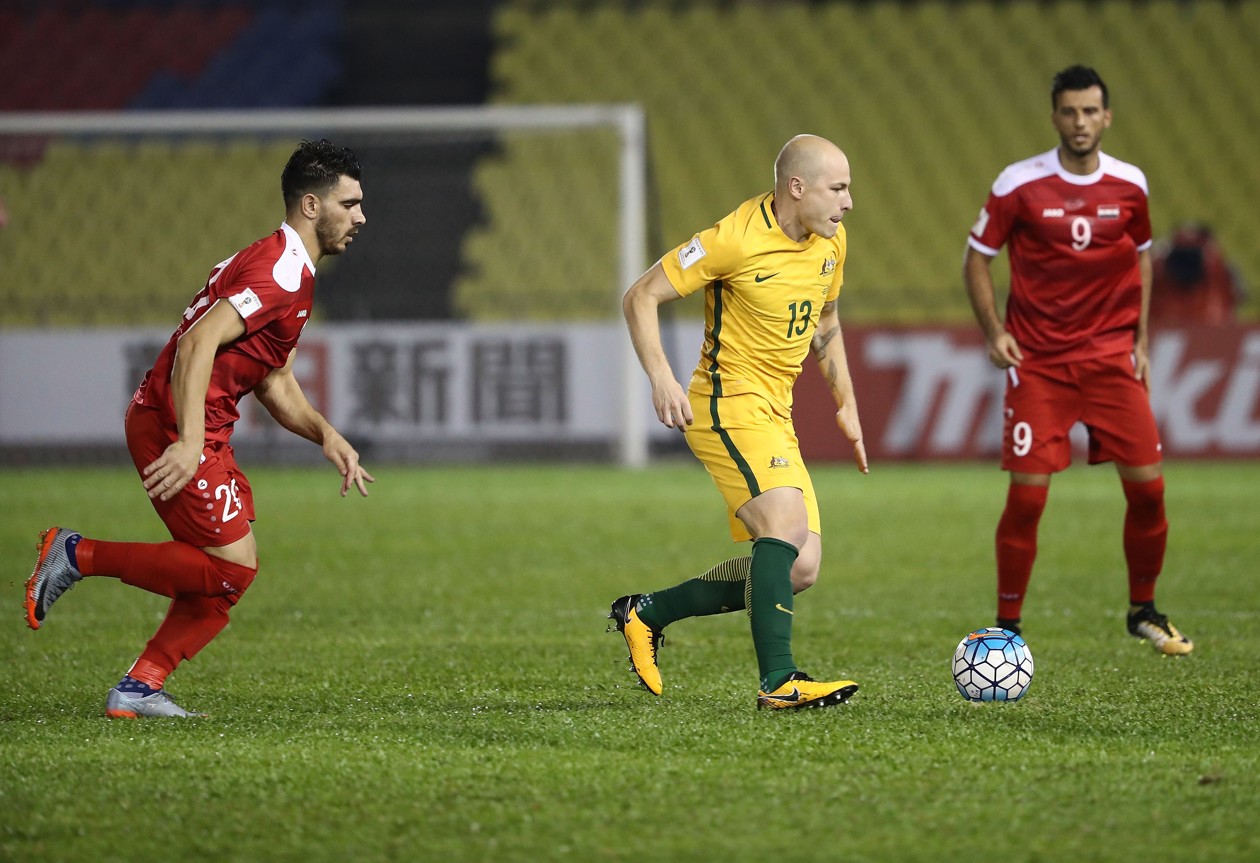 Hai ngoi sao Premier League bat luc truoc Syria anh 1