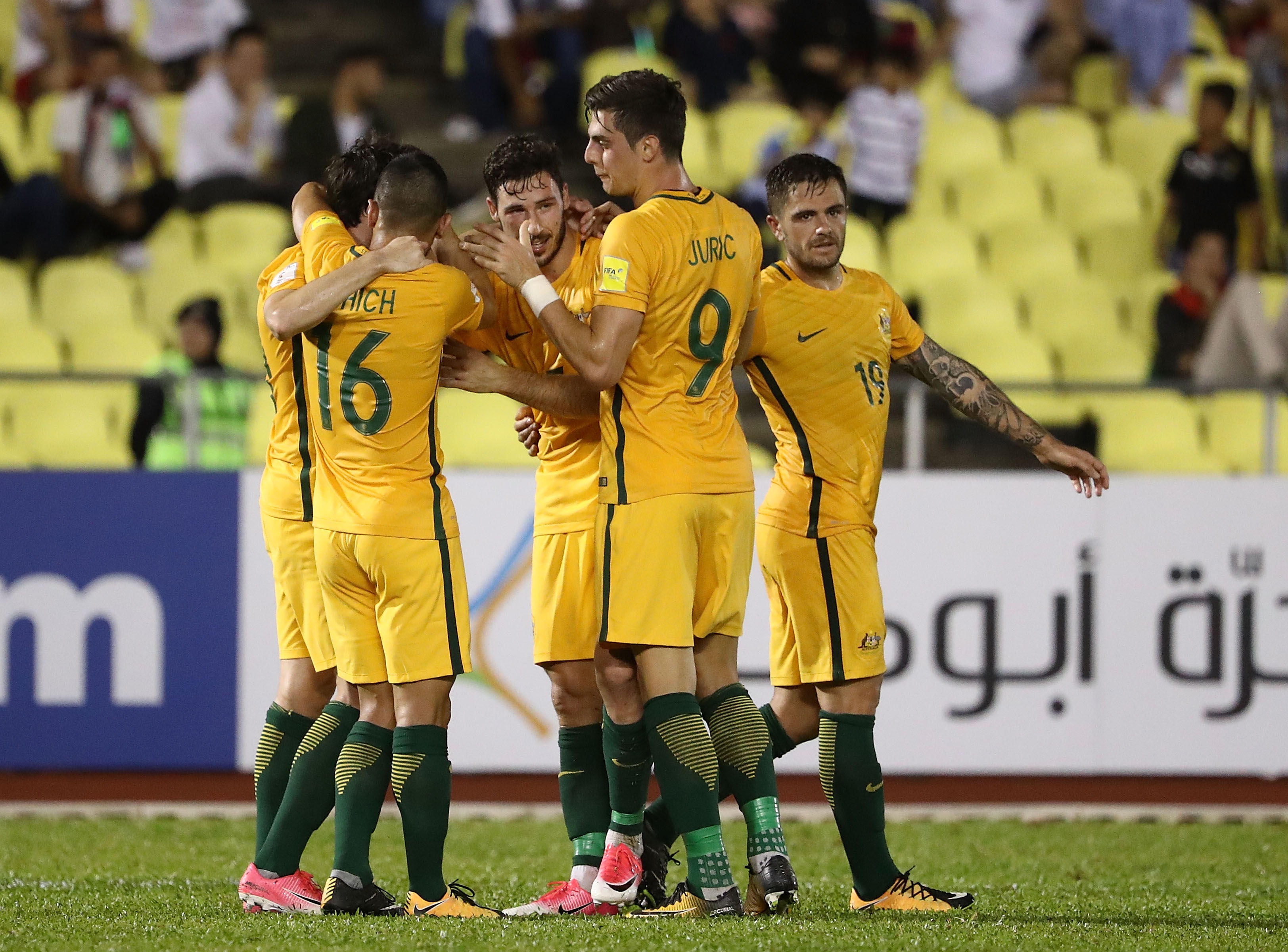 Hai ngoi sao Premier League bat luc truoc Syria anh 6