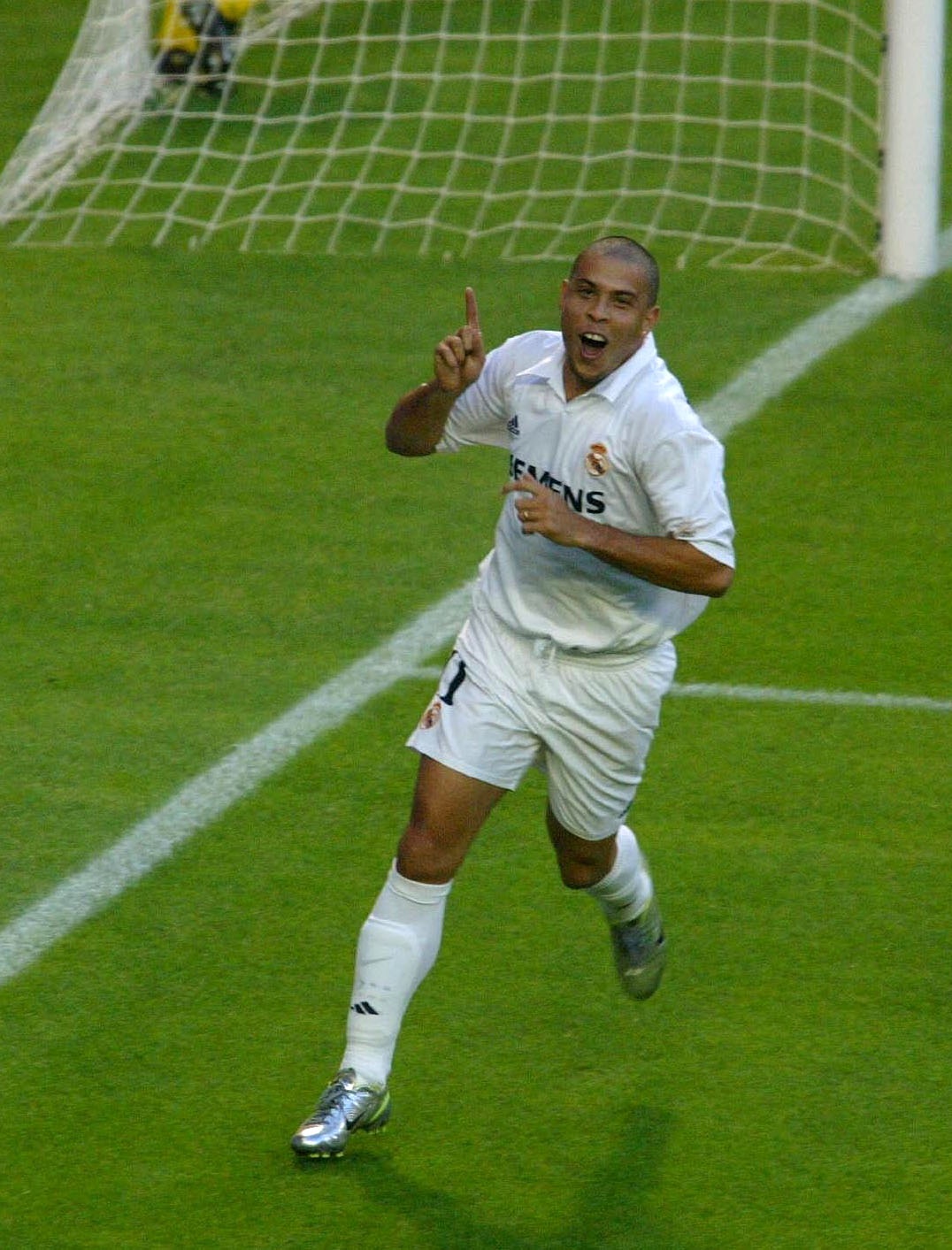 Tron 15 nam 'Nguoi ngoai hanh tinh' Ronaldo ra mat Real Madrid anh 3