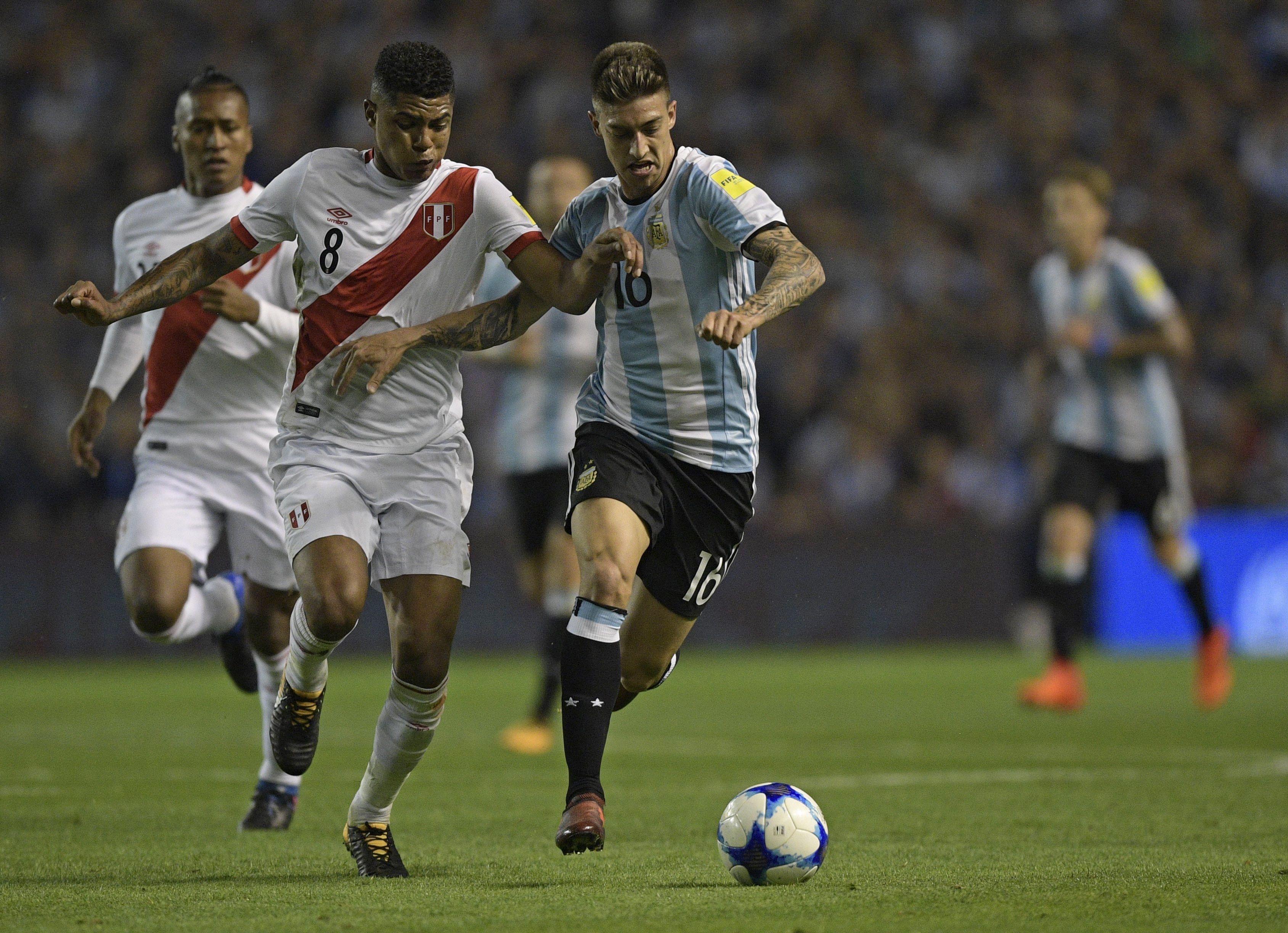 'Messi cô đơn giữa một bầy lừa tại Argentina' ảnh 2 'Messi co don giua mot bay lua tai Argentina' anh 2