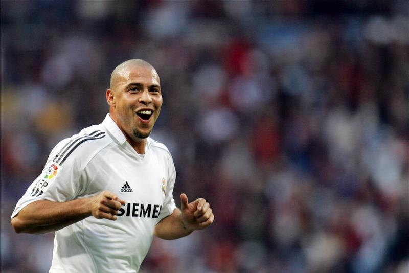 Tron 15 nam 'Nguoi ngoai hanh tinh' Ronaldo ra mat Real Madrid hinh anh