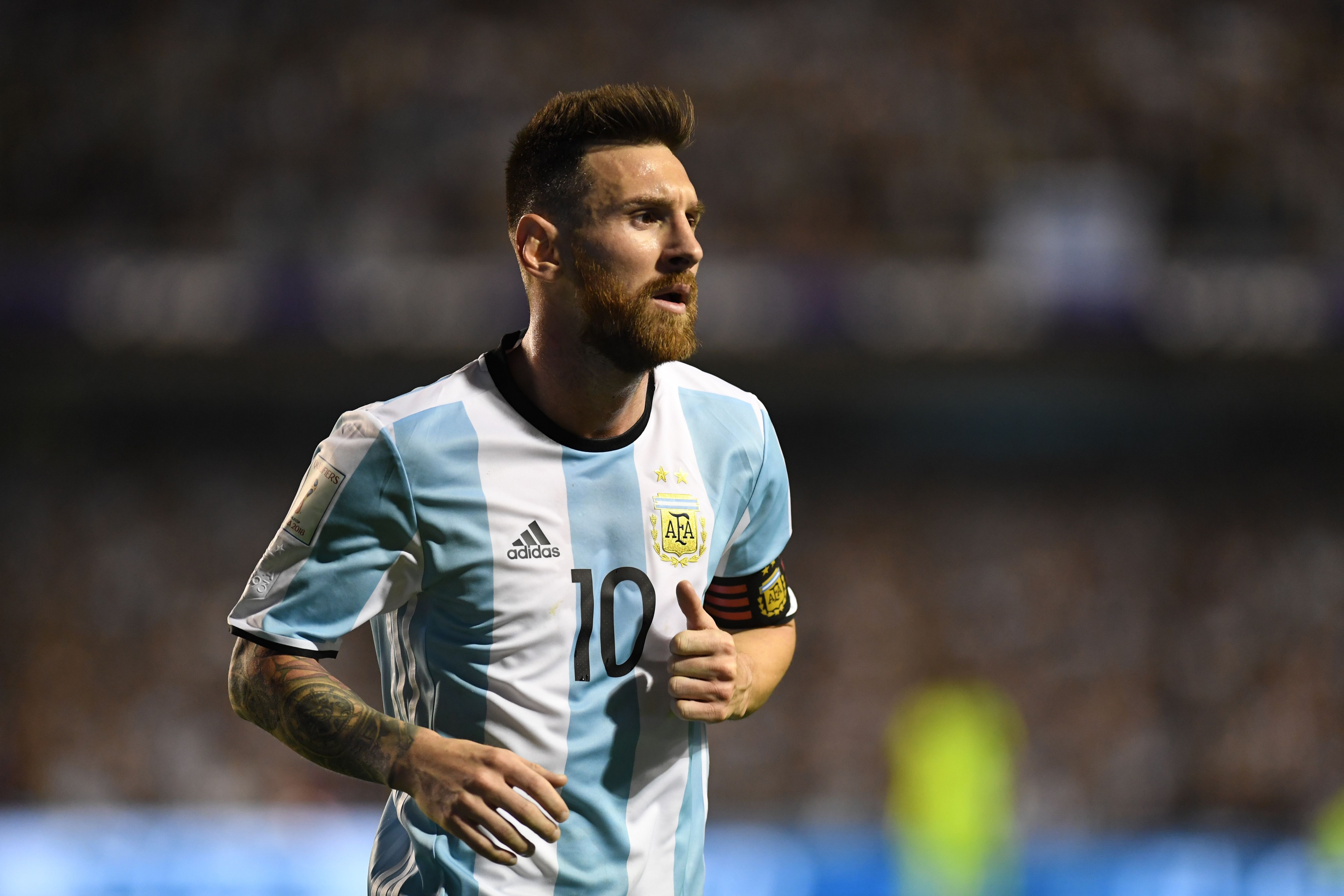 Vi the gioi luon bat cong, Messi khong bao gio vi dai hinh anh