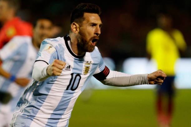 Ngay Messi khong 'bo tay' truoc so phan hinh anh