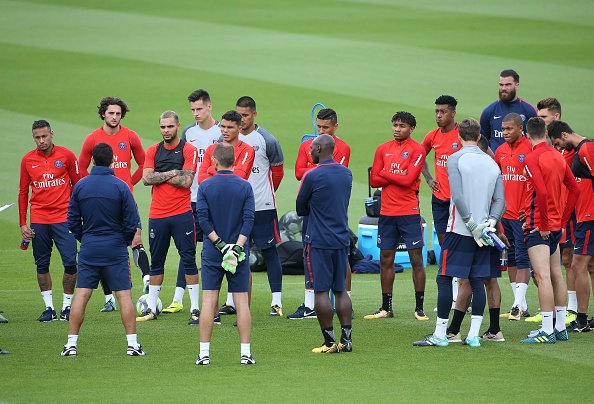 Neymar làm loạn, cãi HLV Emery ảnh 1 Neymar lam loan, cai HLV Emery anh 1