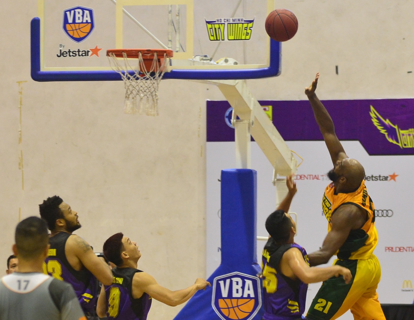 Hochiminh City Wings thang lon anh 6