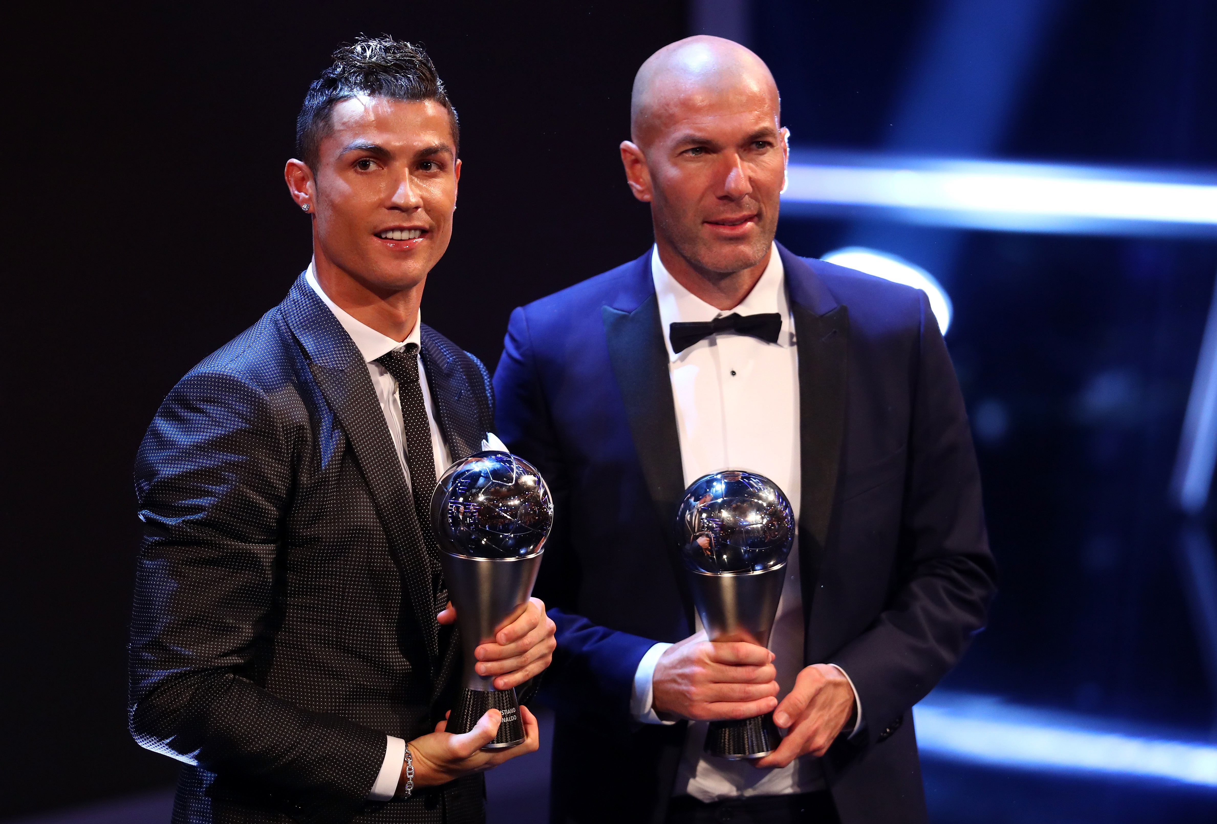 Sự lố bịch của FIFA gọi tên Ronaldo hay nhất thế giới ảnh 1 Su lo bich cua FIFA goi ten Ronaldo hay nhat the gioi anh 1