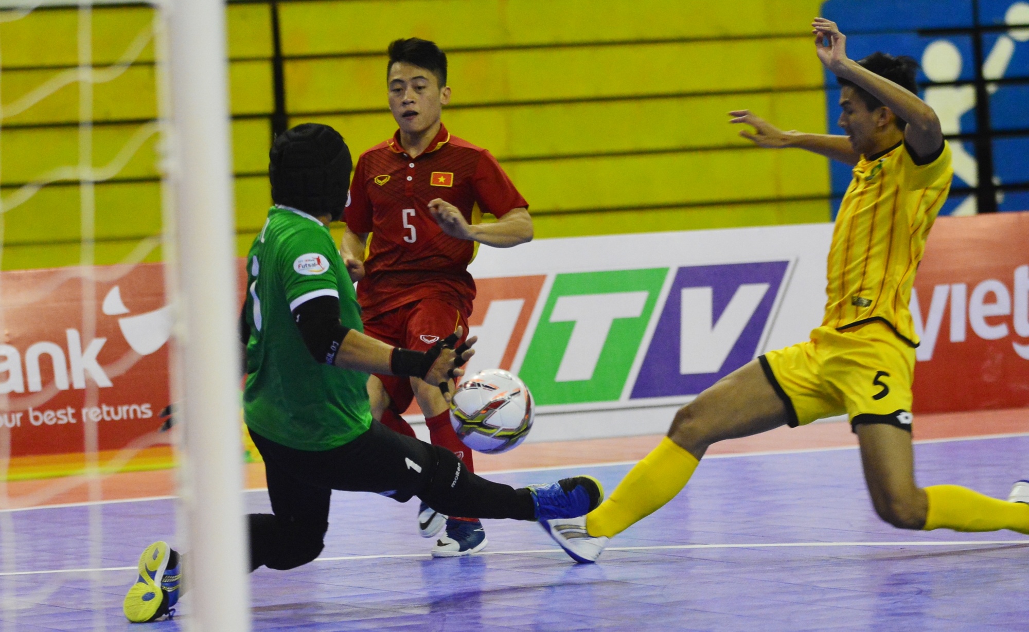 Trong Luan tiep tuc thang hoa,  giup futsal Viet Nam nhan chim Brunei anh 6