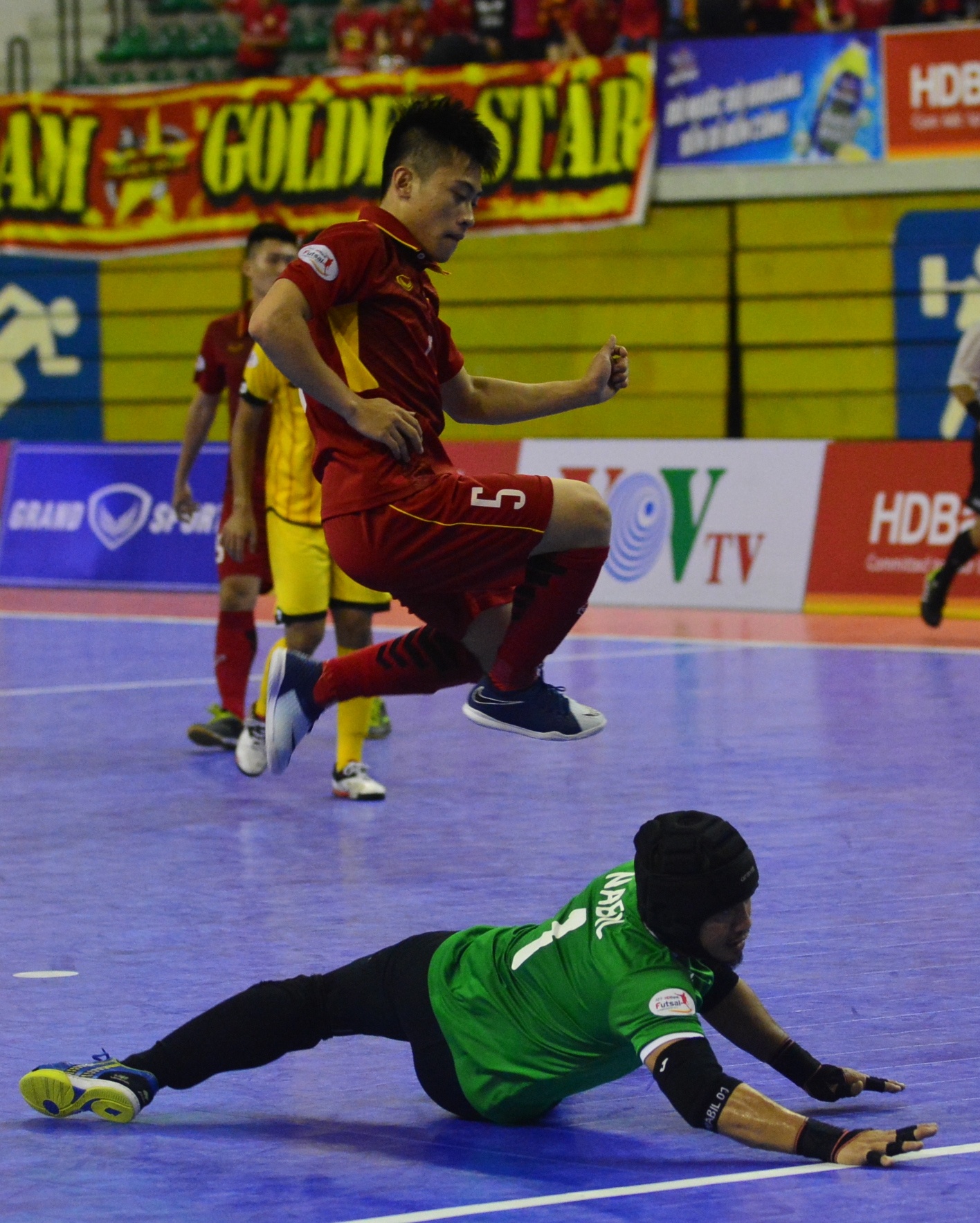 Trong Luan tiep tuc thang hoa,  giup futsal Viet Nam nhan chim Brunei anh 9