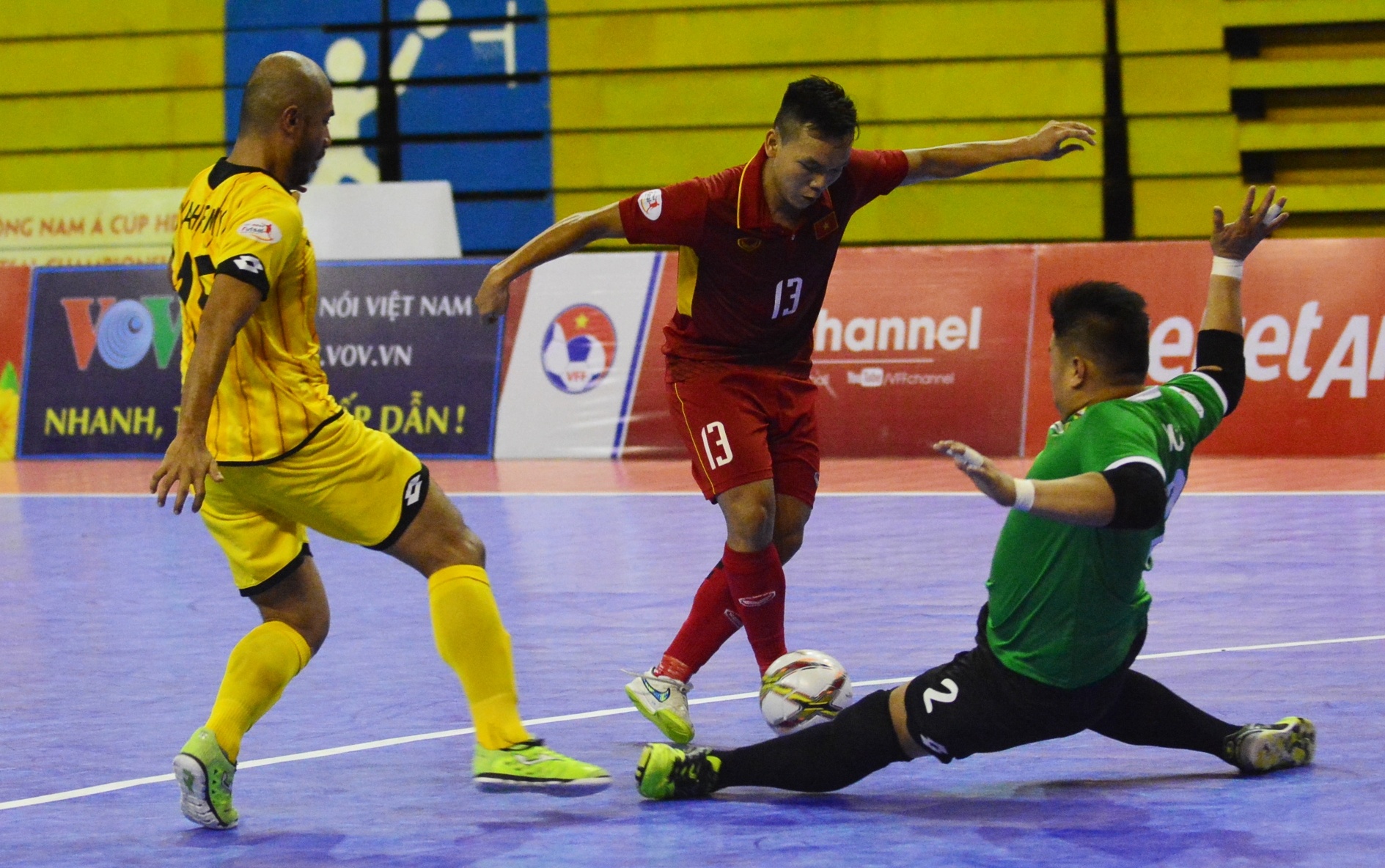Trong Luan tiep tuc thang hoa,  giup futsal Viet Nam nhan chim Brunei anh 10