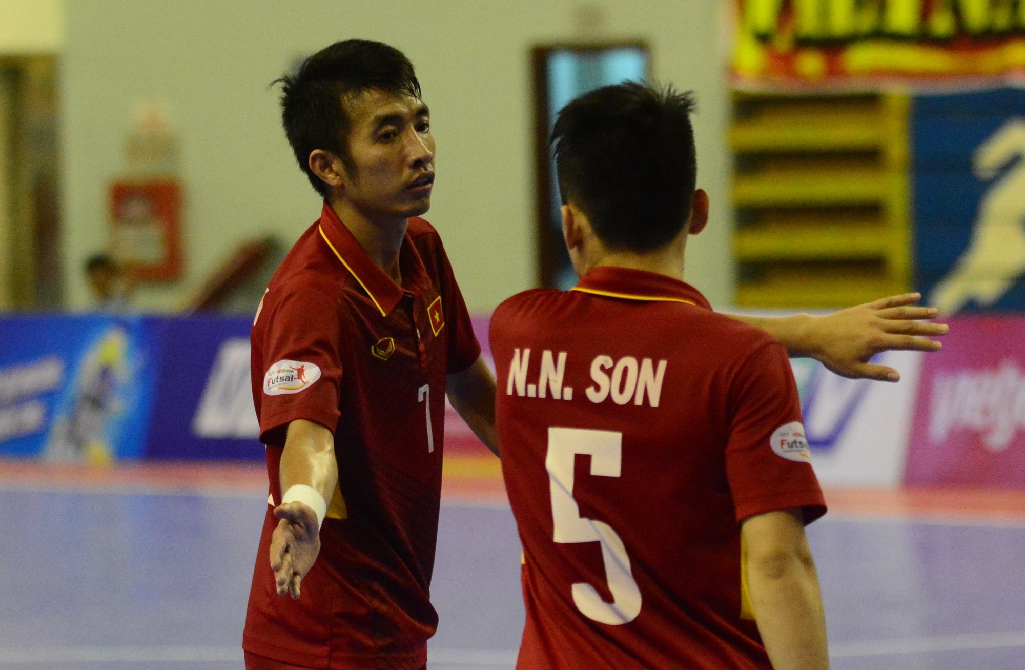 Futsal Viet Nam tiep tuc bay tren doi chan Phung Trong Luan hinh anh