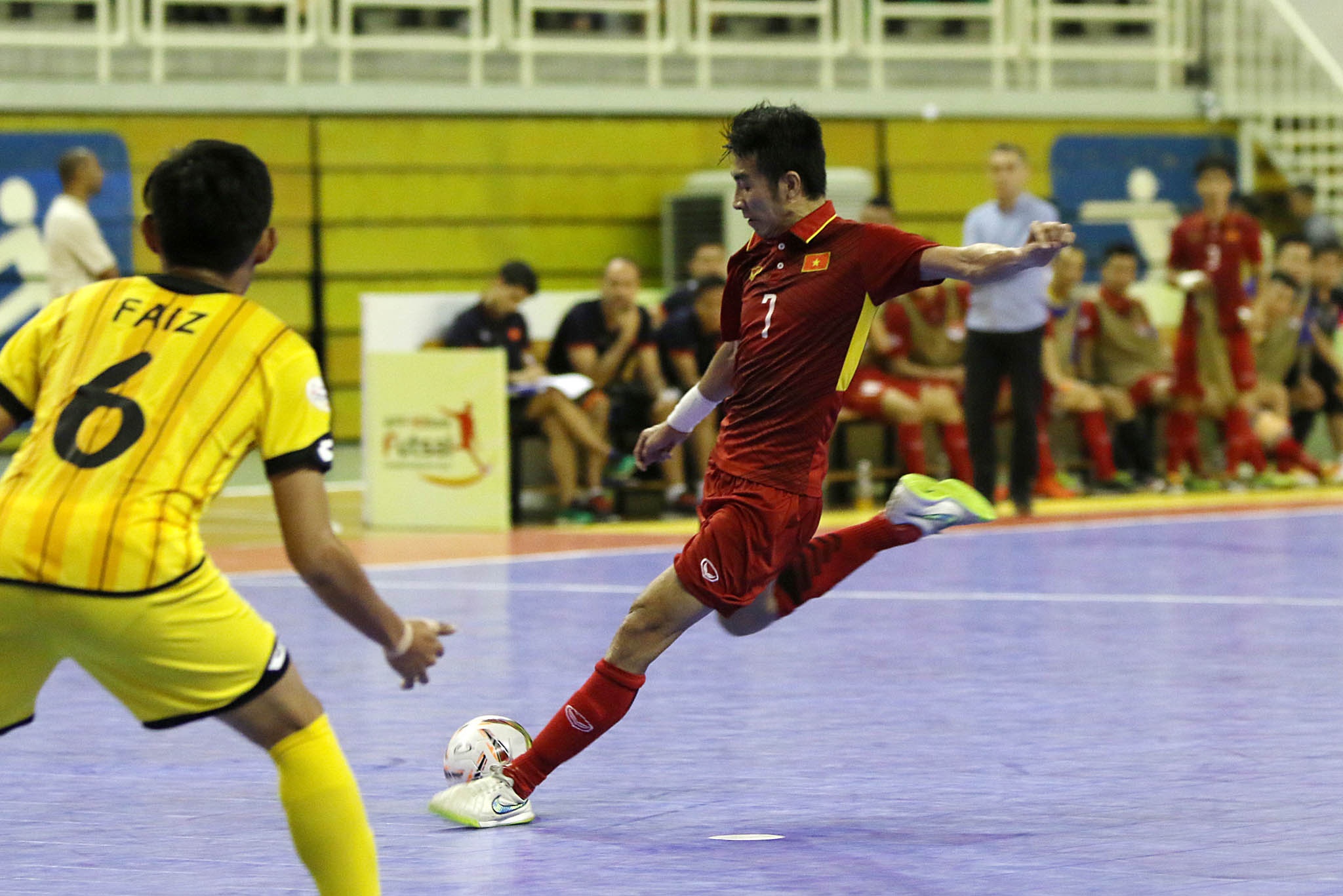 Trong Luan tiep tuc thang hoa,  giup futsal Viet Nam nhan chim Brunei anh 2