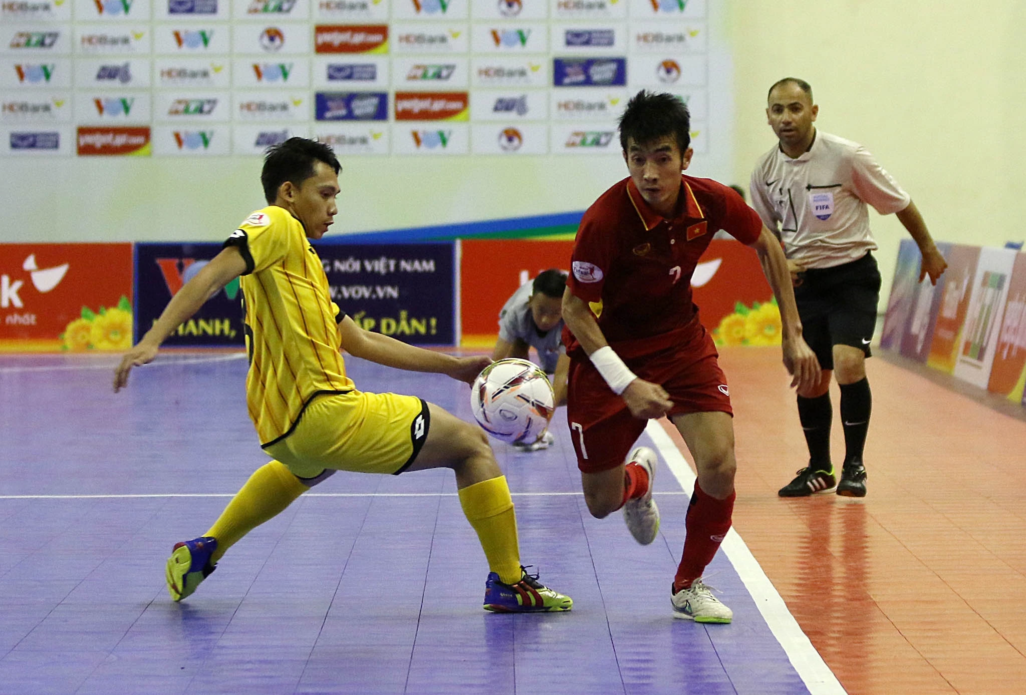 Trong Luan tiep tuc thang hoa,  giup futsal Viet Nam nhan chim Brunei anh 4