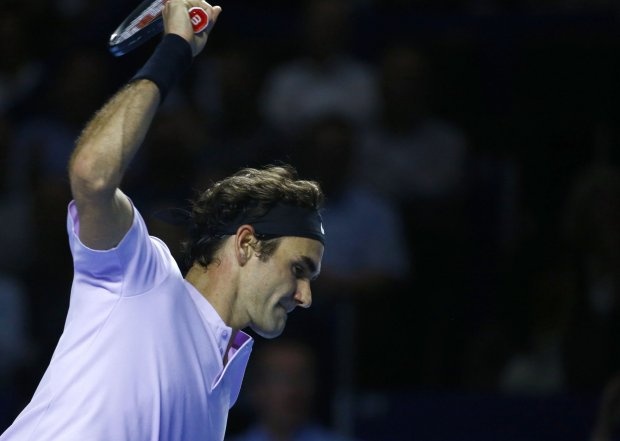Federer tuc gian, dap vot trong tran gap Del Potro hinh anh