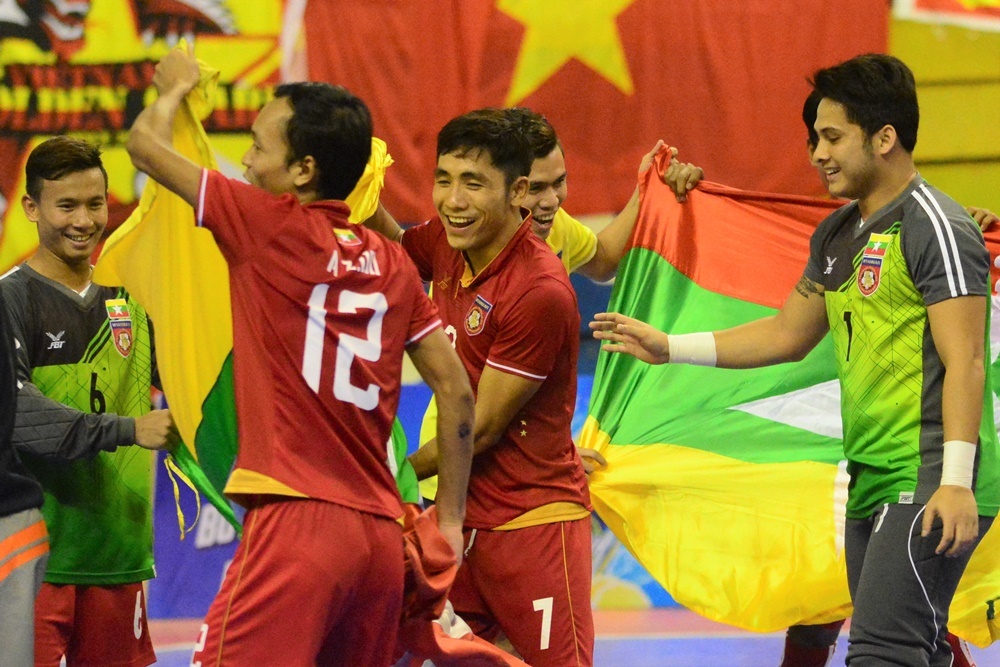 Futsal Viet Nam trang tay o giai Dong Nam A anh 2