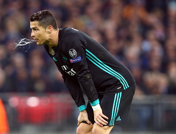 Quyen luc Ronaldo vo hai trong phong thay do va ban lanh dao hinh anh