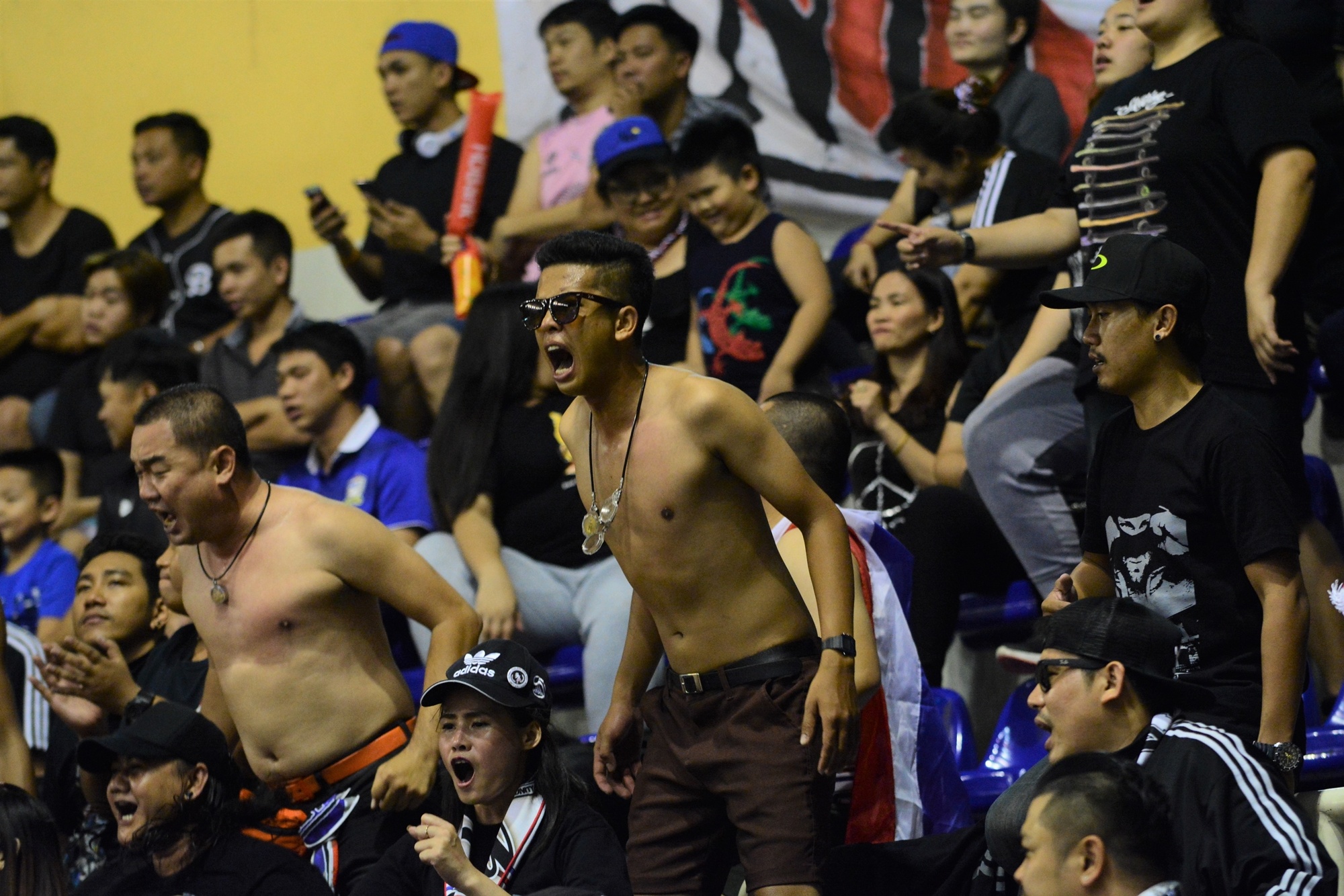 Nhom 'Ultras Thailand' quay tung bung o giai futsal Dong Nam A hinh anh